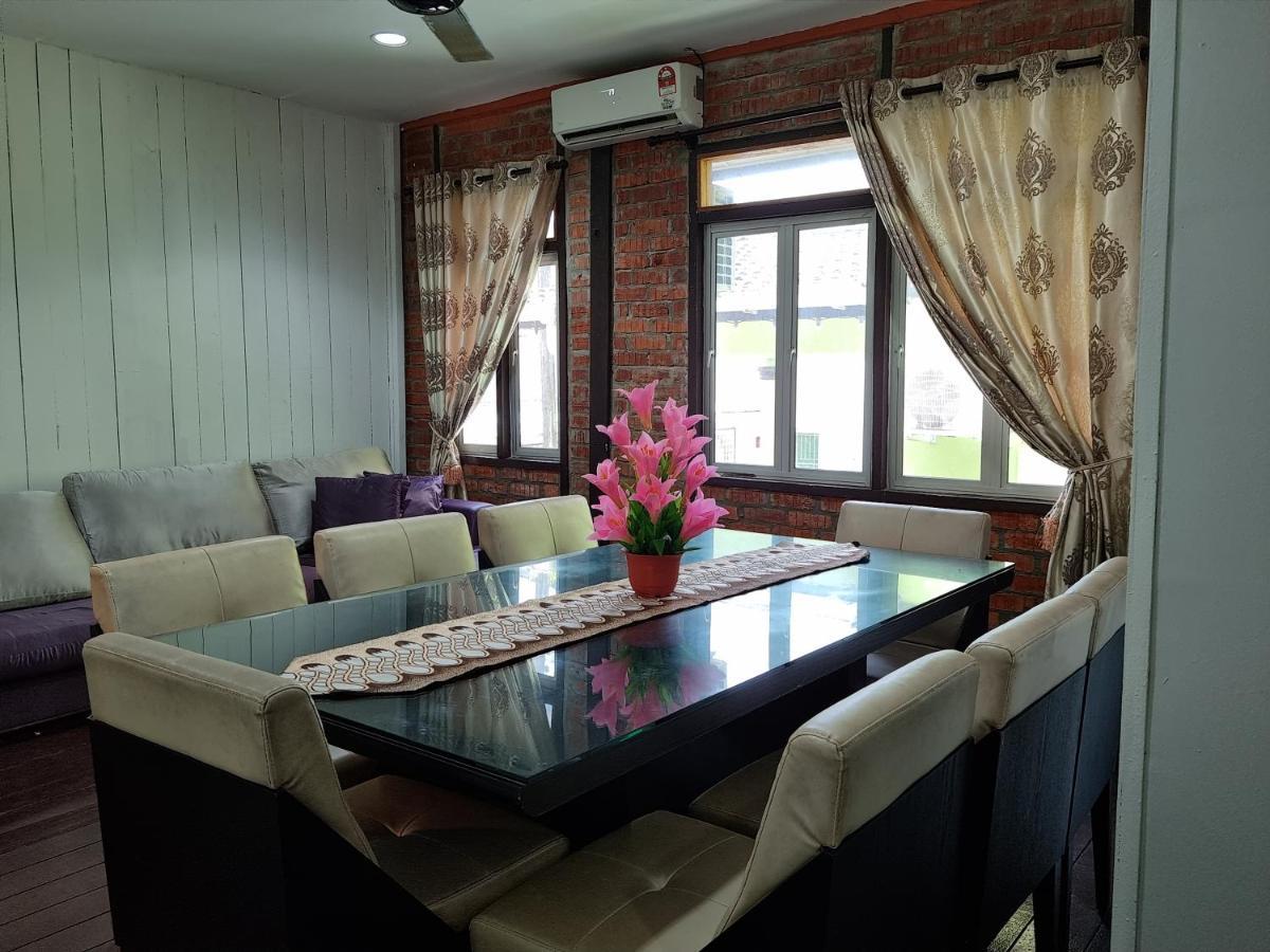 Kenyalang Urban Homestay Kuching Esterno foto